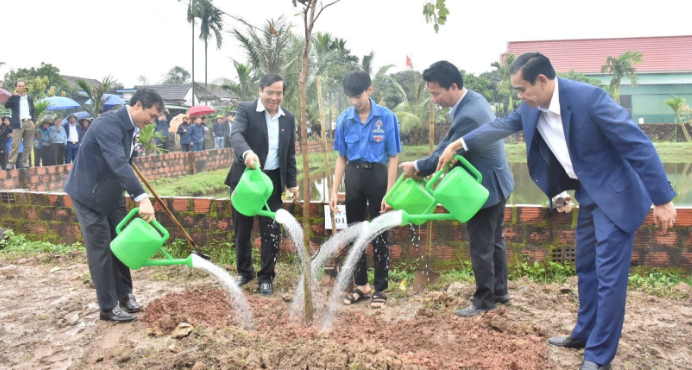 Hà Tĩnh: Sôi nổi lễ phát động trồng cây đầu xuân